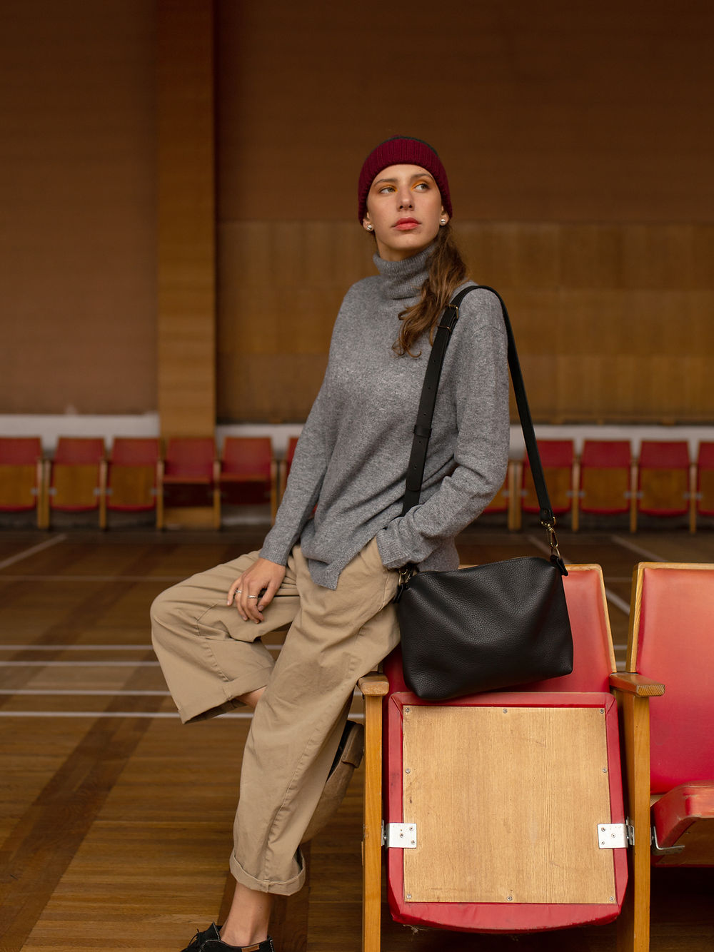 ROBIN Nahkalaukku Large – Musta